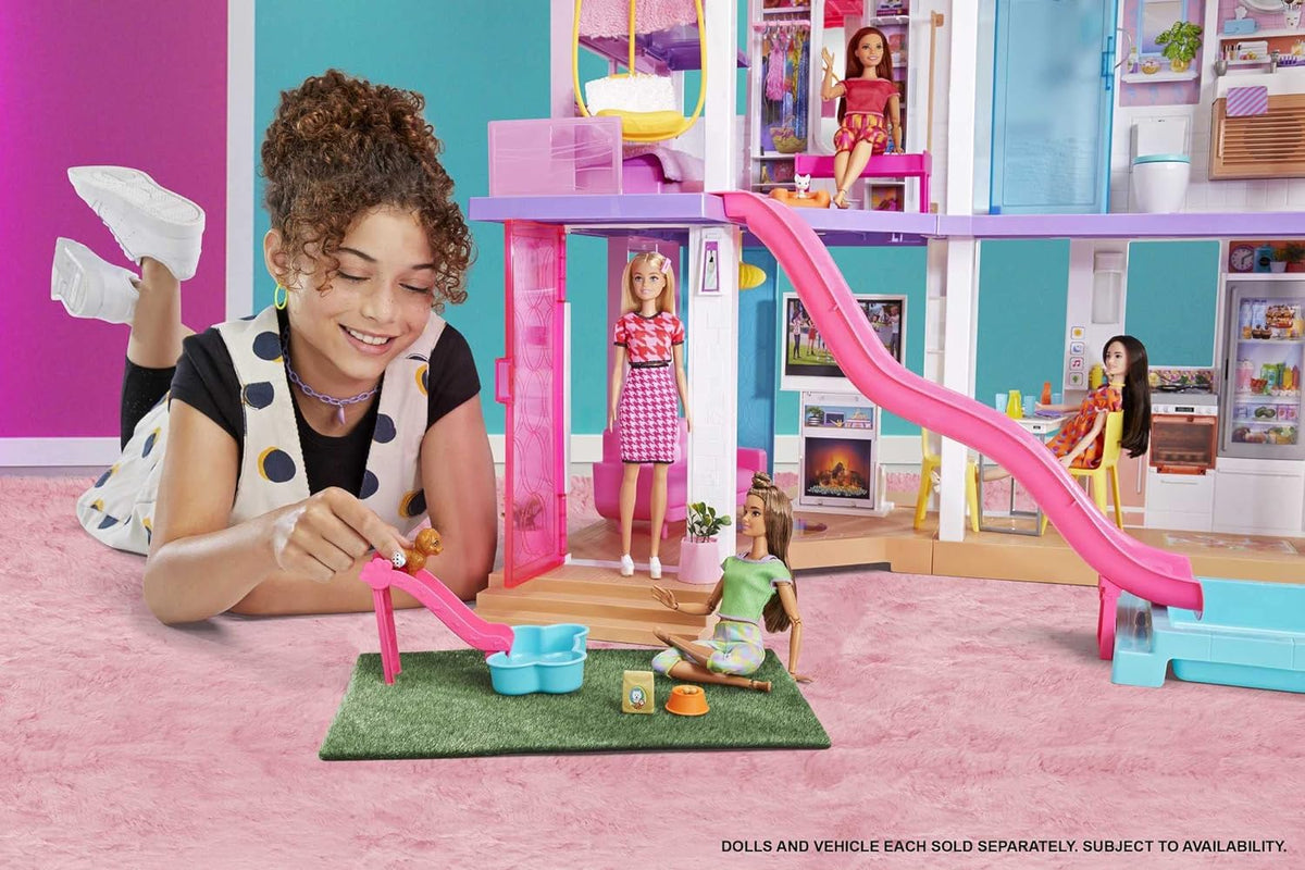 Barbie Casa de Muñecas Dreamhouse - con Piscina, Tobogán y Ascensor - Luces y Sonido - 75+ Piezas - 104 x 109 cm - Regalo para Niños de 3-7 Años,